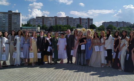 В Умані привітали випускників, які мають золоті та срібні медалі
