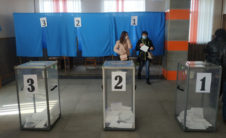 Проміжні вибори у 50 окрузі: результати екзит-полу, явка та кількість порушень на дільницях