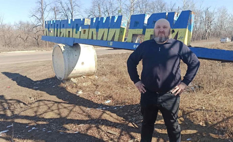 «Моє місце – у стоматології, та на війні я, наче риба у воді». Історія глухівського лікаря в пікселі
