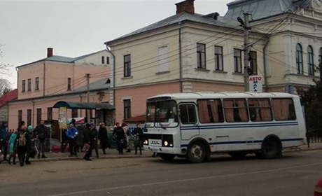 Автобуси не курсуватимуть: в Чернівецькій області вирішили призупинити рух громадського транспорту