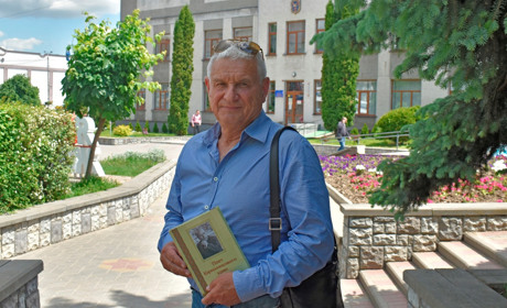 «Поет Кармалюкового краю»: у Жмеринці презентували нову книгу про творчий шлях Степана Литвина