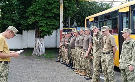 Дванадцятеро резервістів з Кіцманщини вдосконалюють військові навики на полігоні Прибан