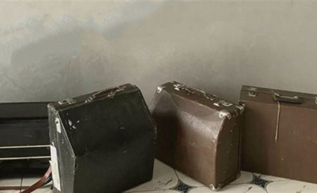 До Мелітополя окупанти привезли вживану музичну "гуманітарку" – старі акордеони