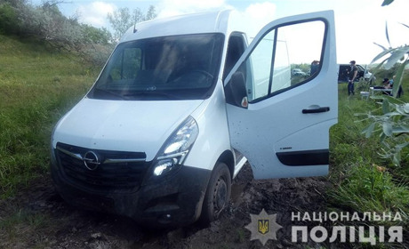 Угрожая оружием злоумышленник похитил автомобиль