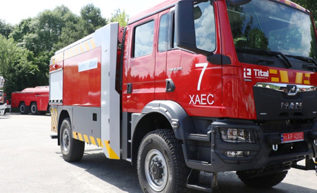 Нетішинські рятувальники отримали від атомників пожежний автомобіль