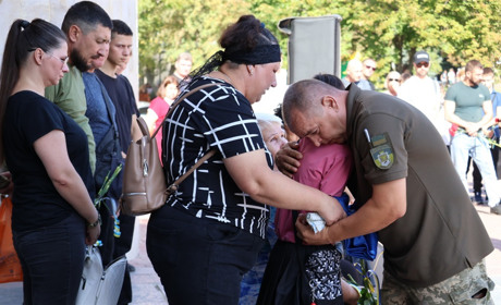 Він мріяв обійняти сина й доньку: южноукраїнці попрощалися із загиблим Олегом Бандурою