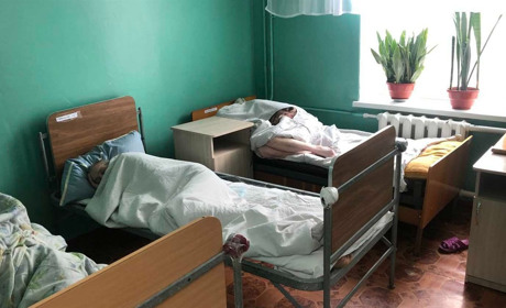 Ще 40 лежачих підопічних із розбомбленого Свеського інтернату прихистили в Глухові