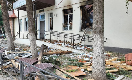 Демонтаж розбитого приміщення колишньої Білопільської міськради (Пенсійного фонду) розпочався