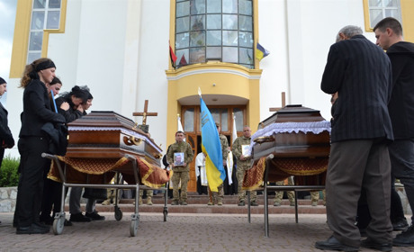 Подвоївся біль... Чортківщина зустріла двох загиблих синів своїх: Білика Антона і Войчишина Віктора