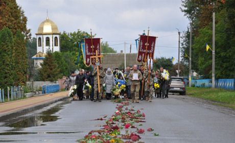 Приїхав з Німеччини, щоб захистити Україну: на Чортківщині поховали бійця ЗСУ Степана Березніцького