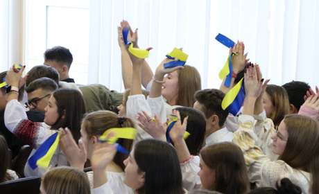 Співали патріотичних пісень та вітали одне одного. Як у Первомайському коледжі пройшов День студента