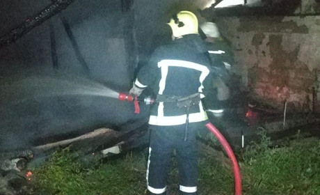 Пожежа в Білопіллі: горіла господарча споруда та літня кухня