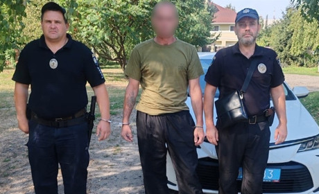 Вихопив з рук телефон і втік: у Тростянці чоловік вкрав телефон у знайомого після сварки за столом