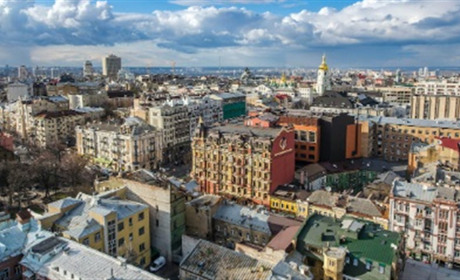 Яка частина зарплати йде на оренду квартири у містах України