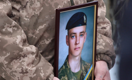 У Гадяцькій громаді попрощалися із загиблим морпіхом Максимом Демиденком