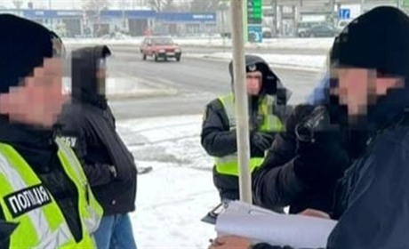 Патрульного з Сарн, якого раніше спіймали на хабарі, оштрафували на 34 тисячі гривень
