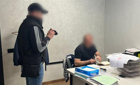 Кіберполіцейські Дніпра викрили посадовця комунального підприємства у розтраті понад 9 млн грн