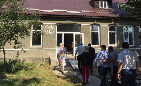 В Ялтушкові стару лікарню реконструюють у сучасний медичний центр з квартирами для лікарів