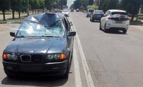 У Вознесенську автівка BMW вдарила велосипедиста: потрібні свідки
