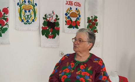 Презентація вишитих рушників народної майстрині Валентини Муравської у Звягелі