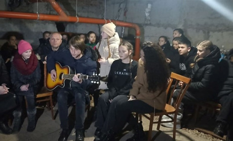 Вихованці школи мистецтв зі Звягельщини збирають гроші на дрони для ЗСУ