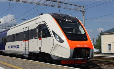 Почав курсувати новий потяг до Польщі, який зупиняється у Шепетівці: графік та маршрут