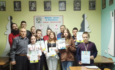 Жмеринські шахісти привезли Кубок і медалі з обласного турніру «Шаховий дебют»