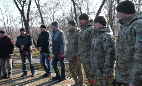 Кому – скорбота за Небесною Сотнею, а кому - фотосесія…