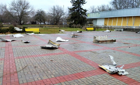 Херсонщина під масованим обстрілом: ворожі снаряди влучили у будинки, кіноконцертну залу, залізницю