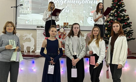 Традиція: 179 учнів-відмінників Біляївської громади нагородили сувенірними ручками та солодощами
