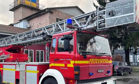 Німецьке місто Зіндельфінген передало Звягельський громаді пожежний автомобіль