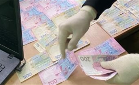 Лікар вимагав з 80-річної бабусі 8 тисяч гривень