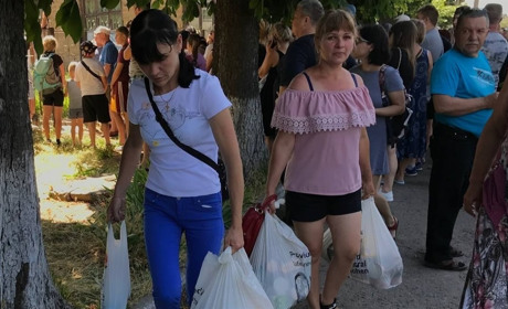 Волонтери "Січ Сміла" залучились підтримкою шеф-кухаря Хосе Андерса та роздали допомогу переселенцям