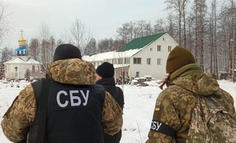 Підозрілі "гості" та проросійські агітки: СБУ обшукала Свято-Анастасіївський монастир на Житомирщині