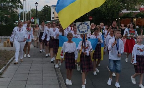 У Болгарії колона українських дітей гучно співала Гімн України. Там були і городоччани