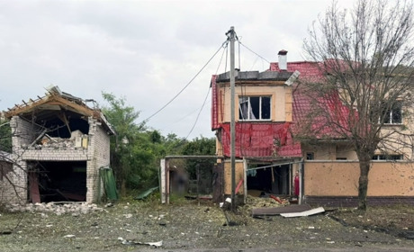 На Херсонщині армія рф атакувала житлові будинки, навчальні заклади та приватні автівки