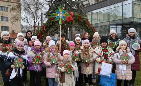 На Чортківщині учні Улашківської мистецької школи колядували - ЗСУ допомагали
