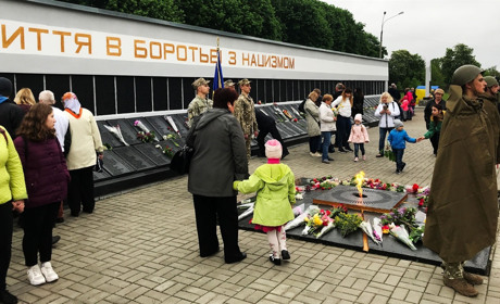 Квіти, військова техніка і польова кухня: як відзначили День перемоги у Конотопі