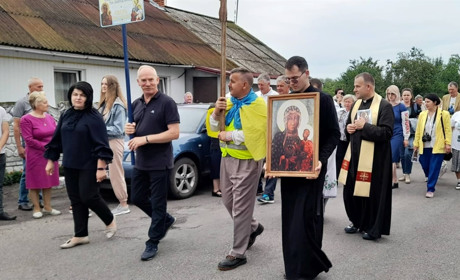 Паломники вирушили у двотижневу міжнародну прощу з Белза до польського міста Ченстохова