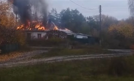 Під атакою Білокопитове й Будівельне: у селах Глухівської громади росіяни знищують будинки
