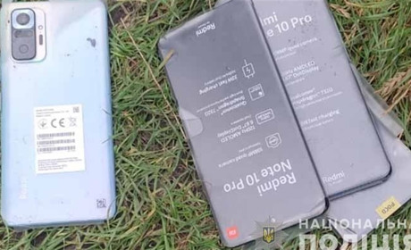 Дев’ять смартфонів виніс крадій з магазину у Почаєві