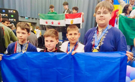 Жовтоводці з RoboClub ЖВ здобули "золото" на міжнародній олімпіаді Infomatrix 2025 у Бухаресті