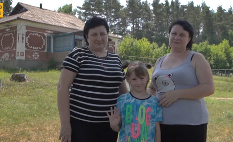 У Кременецькому районі священник для переселенців відновив сімнадцять покинутих будинків