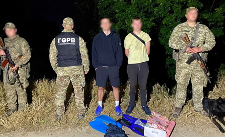 На Дунаї прикордонники затримали ухилянтів в ластах