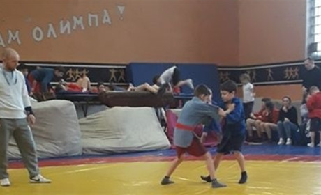 Вісім нагород привезли з обласних змагань троїцькі борці 