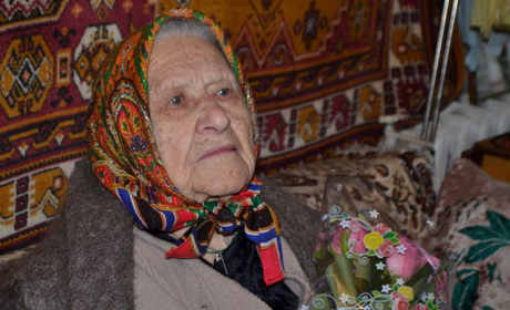 Зі 100-річним ювілеєм привітали глухівчанку Софію Сугоняко