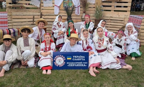 Не перестає дивувати своїми виступами зразковий фольклорний гурт «Перлинка»