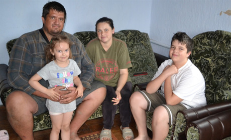Коріння, пересаджене війною: теплиця надії для родини з Херсонщини