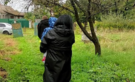 Голодну та кволу 11-місячну дитину правоохоронці доставили до лікарні: на Звягельщині врятували маля