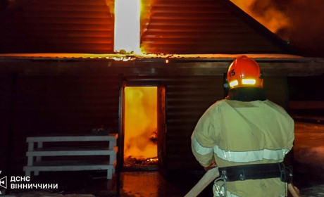 Вісім пожеж за добу ліквідували рятувальники на Вінниччині: горіла лазня у Барській громаді